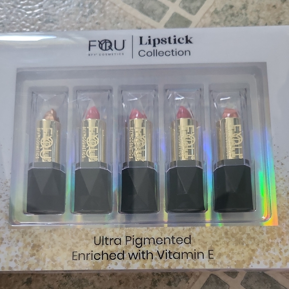Pink Ultra Pigmented Lipstick Set with Vitamin E